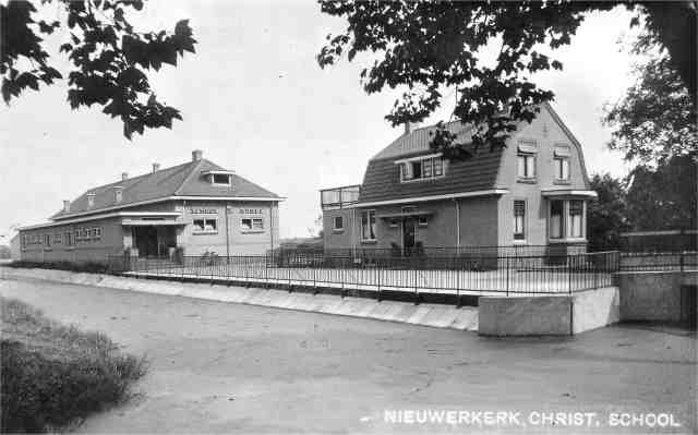 Scholen Nieuwerkerk aan den IJssel (jaartal: 1930 tot 1940) - Foto's SERC